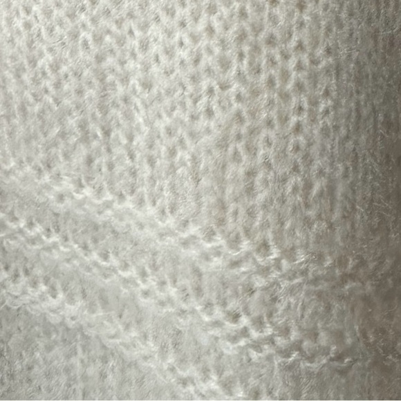 Betsey Johnson white knit infinity scarf - Picture 9 of 9